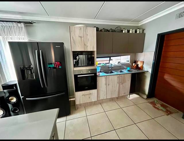 3 BEDROOM TOWNHOUSE FOR SALE IN MONTANA